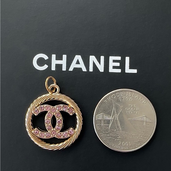 AUTHENTIC CHANEL PINK RHINESTONE CC GOLD TONE ROUND ZIPPER PULL PENDANT - Picture 4 of 5